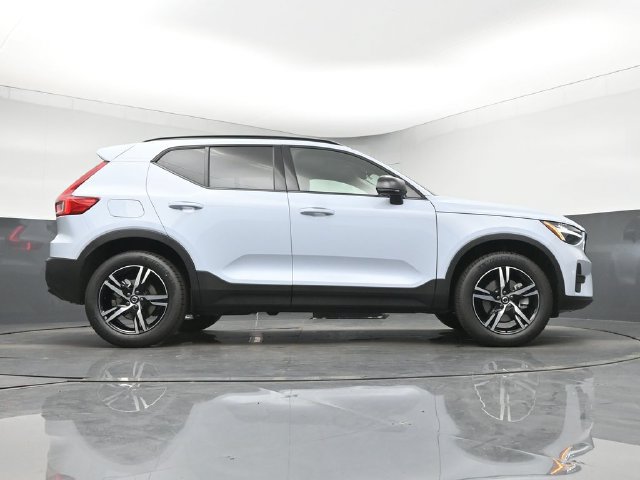 New 2026 Volvo XC40 B4 Core w/ Protection Package Premier FWD image 38