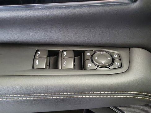 Used 2025 GMC Yukon Elevation RWD image 17