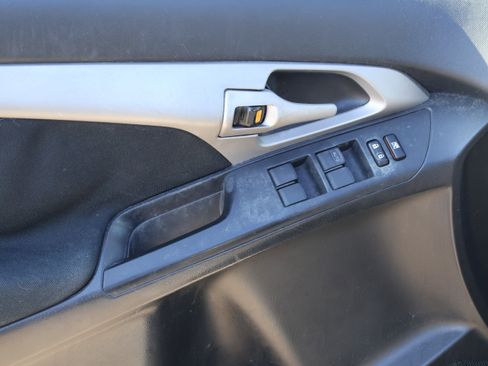 Used 2010 Pontiac Vibe w/ Preferred Package image 19