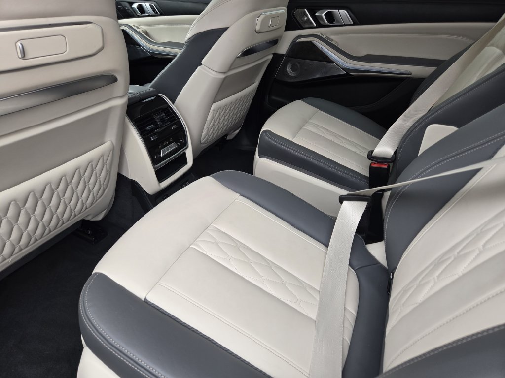 Used 2024 BMW X7 xDrive40i w/ Executive Package AWD/4WD image 30