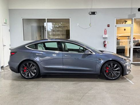 Used 2020 Tesla Model 3 Performance image 4