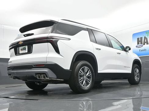 New 2027 Chevrolet Traverse LT w/ LPO, Floor Liner Package FWD image 22