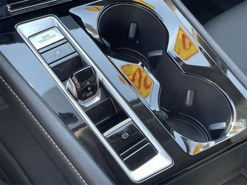 Used 2024 Volkswagen Atlas SE image 18