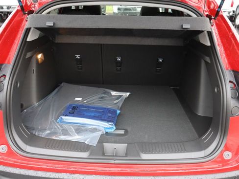 New 2026 Chevrolet Trax LT w/ Sunroof Package FWD image 24