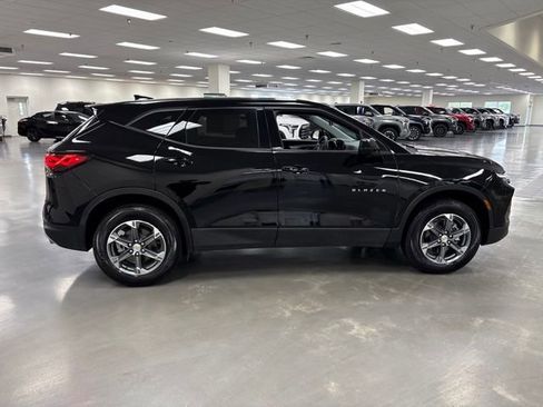 Used 2025 Chevrolet Blazer LT FWD image 7