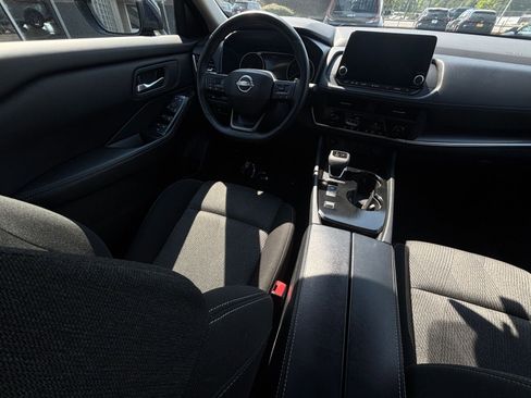 Used 2025 Nissan Rogue SV image 36