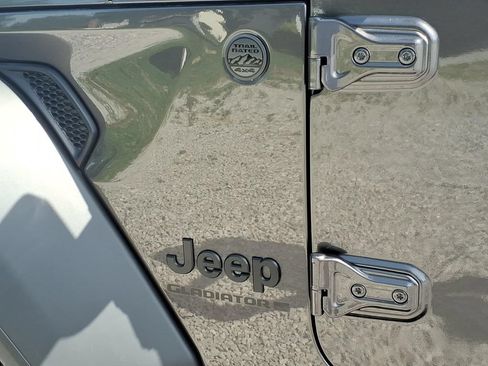Used 2026 Jeep Gladiator Sport AWD/4WD image 17