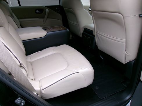 Used 2023 Nissan Armada SL w/ Captain's Chairs Package image 11