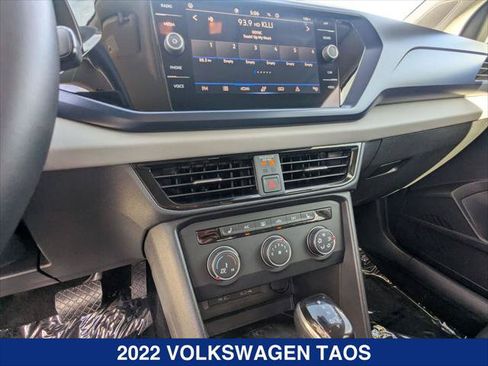 Used 2022 Volkswagen Taos SE FWD image 17
