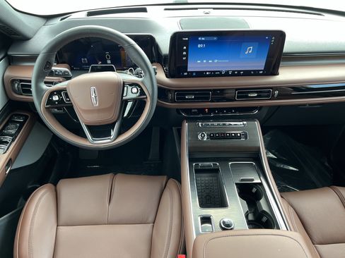 New 2025 Lincoln Aviator Reserve w/ Luxury Package image 13