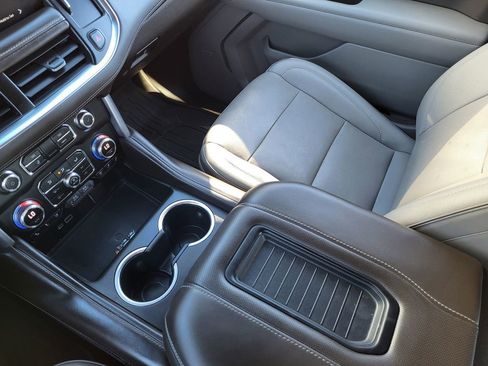 Used 2022 GMC Yukon SLT w/ SLT Luxury Package image 15