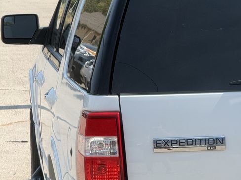 Used 2012 Ford Expedition XLT AWD/4WD image 19