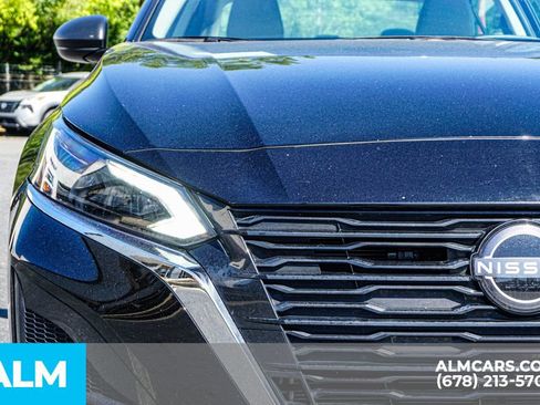 Used 2025 Nissan Altima 2.5 SV FWD image 11