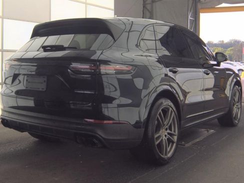 Used 2023 Porsche Cayenne Platinum Edition AWD/4WD image 3