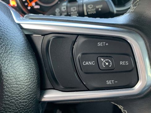 Used 2019 Jeep Wrangler Unlimited Sahara image 30