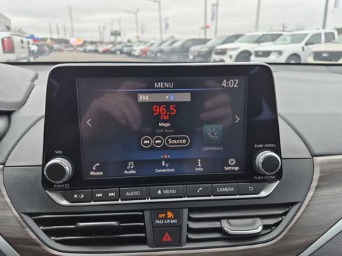 Used 2025 Nissan Altima 2.5 SV image 32