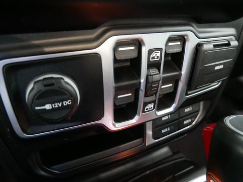 Used 2020 Jeep Gladiator Overland AWD/4WD image 32