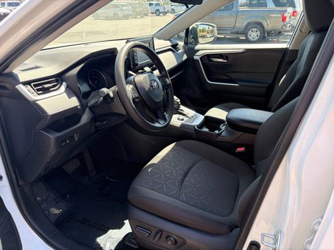 Used 2021 Toyota RAV4 XLE AWD/4WD image 9