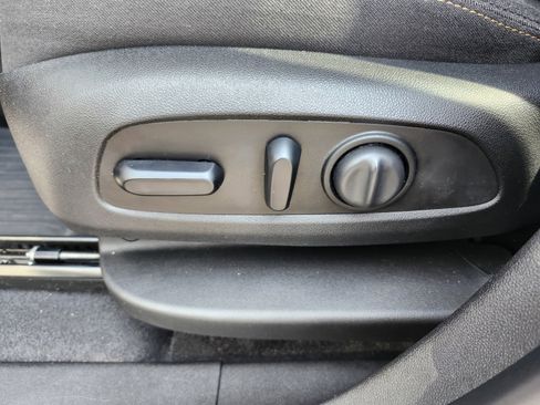 Used 2020 Chevrolet Equinox LT image 19