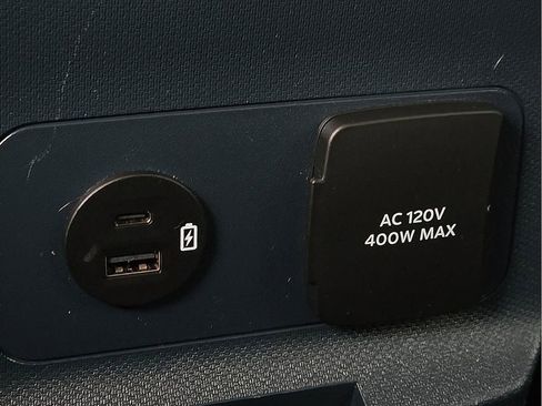 Used 2023 Ford Maverick Lariat w/ Lariat Luxury Package image 9