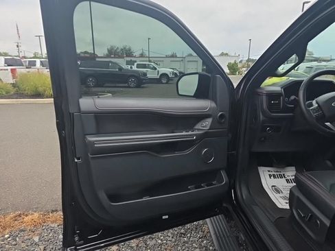 Used 2023 Ford Expedition Limited AWD/4WD image 5