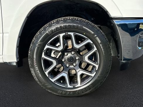 Used 2025 RAM 1500 Laramie image 32