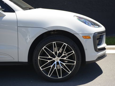 Certified 2026 Porsche Macan AWD/4WD image 11
