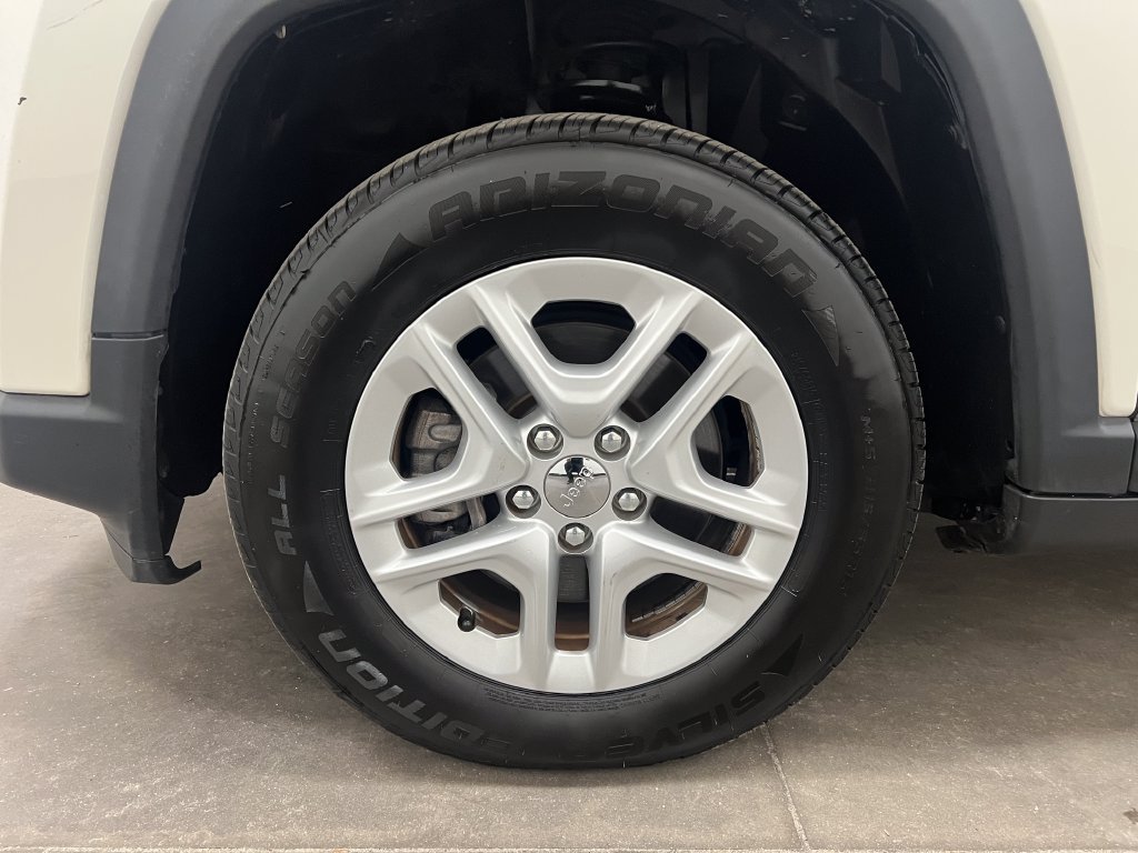 Used 2018 Jeep Compass Sport w/ Tech Group FWD image 28