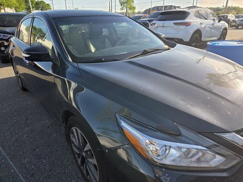 Used 2016 Nissan Altima 2.5 SV w/ Convenience Package FWD image 9