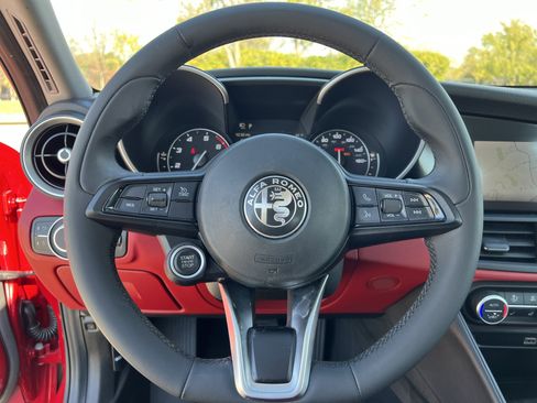 Used 2021 Alfa Romeo Giulia Ti w/ Nero Edizione image 15