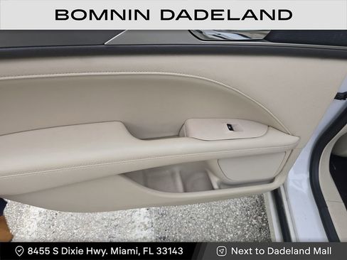 Used 2017 Lincoln MKZ Premiere image 11