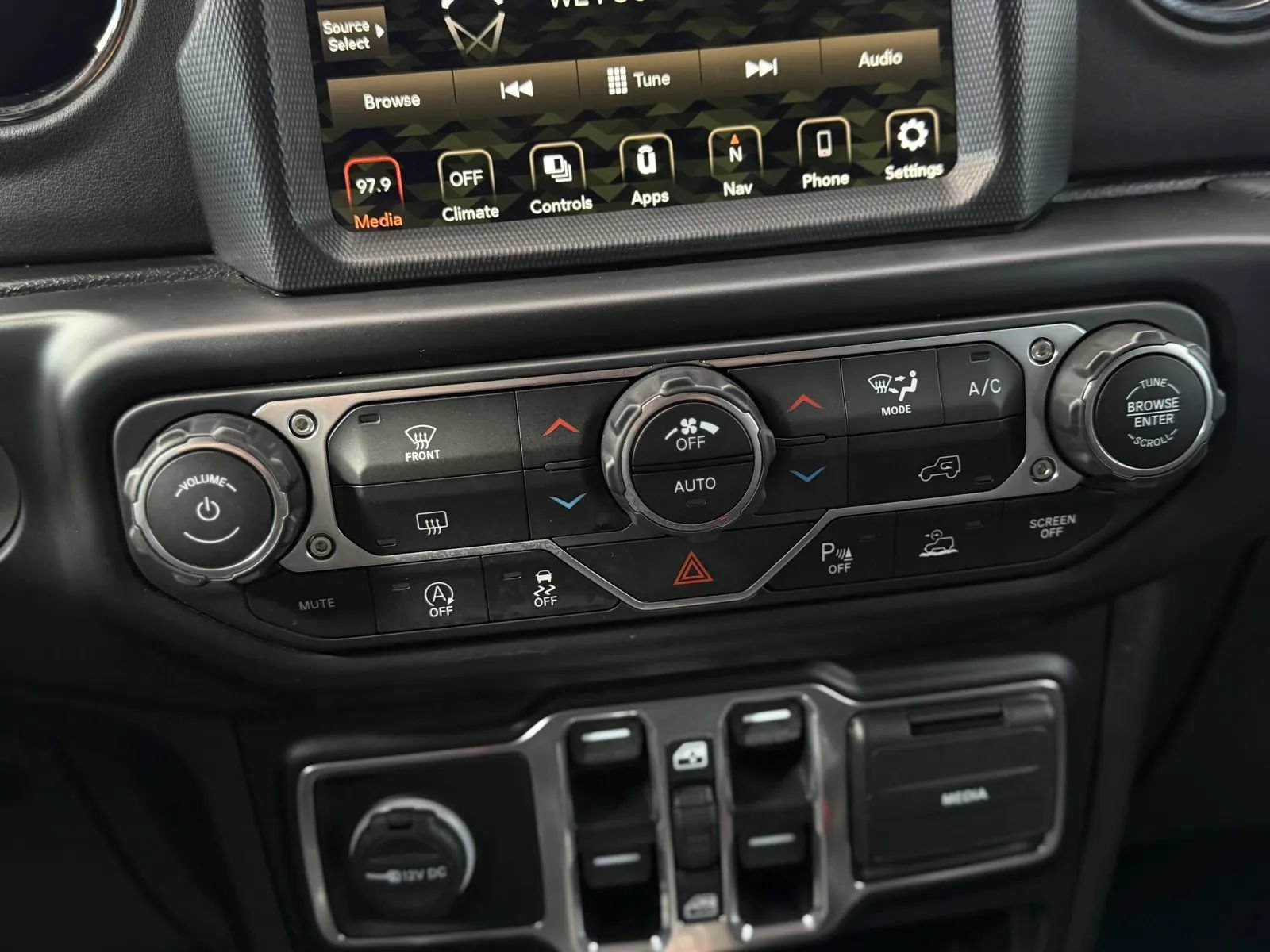 Used 2022 Jeep Gladiator Overland AWD/4WD image 34