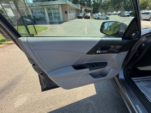 Used 2016 Honda Accord EX-L image 11