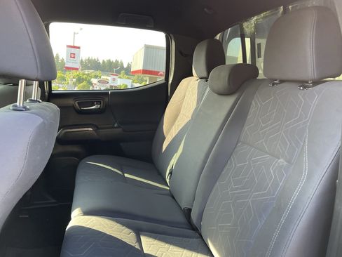 Certified 2017 Toyota Tacoma TRD Off-Road AWD/4WD image 15
