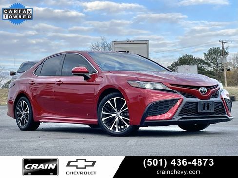 Used 2021 Toyota Camry SE image 1