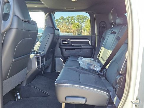 New 2026 RAM 2500 Laramie AWD/4WD image 11