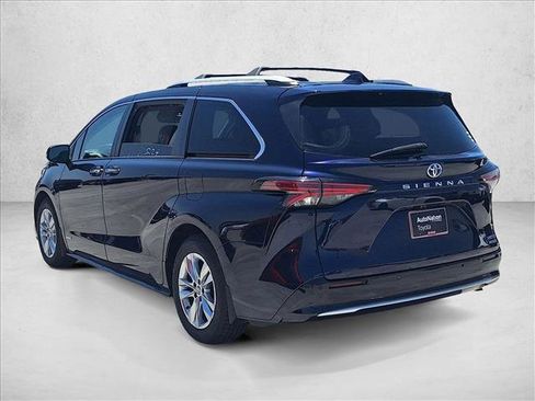 Used 2021 Toyota Sienna Limited FWD image 7