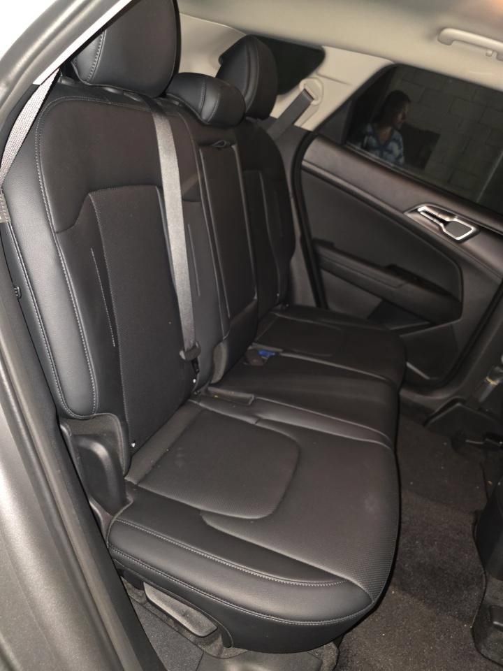 Certified 2024 Kia Sportage EX AWD/4WD image 10