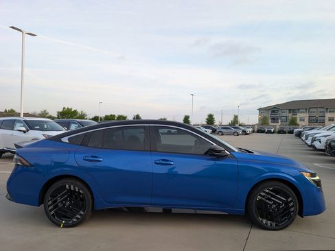 New 2026 Nissan Sentra SR FWD image 3