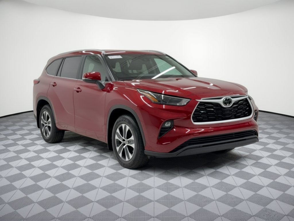 Used 2023 Toyota Highlander XLE AWD/4WD image 7