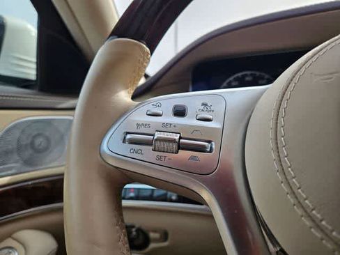 Used 2019 Mercedes-Benz S 560 Sedan image 25