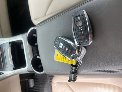 Used 2019 Lincoln Nautilus Select AWD/4WD image 27