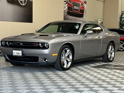 Used 2015 Dodge Challenger R/T w/ Quick Order Package 28B R/T RWD image 8