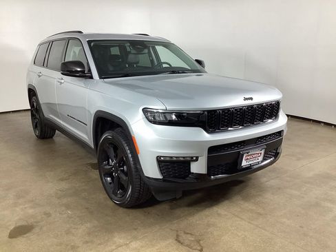 Used 2024 Jeep Grand Cherokee L Limited w/ Black Appearance Package AWD/4WD image 3