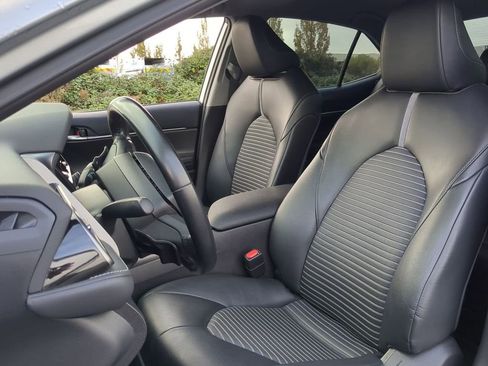 Used 2021 Toyota Camry SE image 6