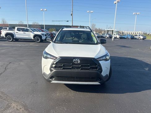 Used 2026 Toyota Corolla Cross LE AWD/4WD image 2