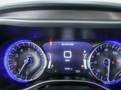 Used 2024 Chrysler Pacifica Touring-L FWD image 15