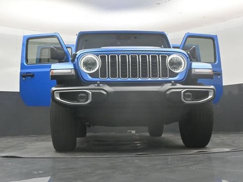 Used 2024 Jeep Wrangler Unlimited Sahara w/ Technology Group AWD/4WD image 61