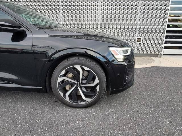 Used 2024 Audi Q8 e-tron Premium Plus w/ Premium Plus Package AWD/4WD image 3