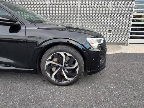 Used 2024 Audi Q8 e-tron Premium Plus w/ Premium Plus Package AWD/4WD image 3